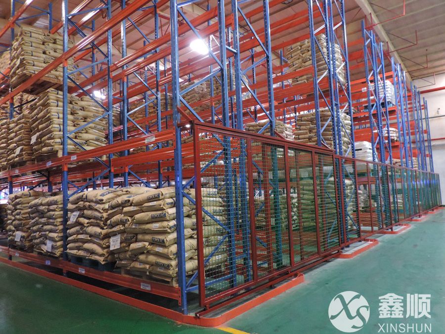 窄巷式货架(图3) 窄巷式货架(图3)